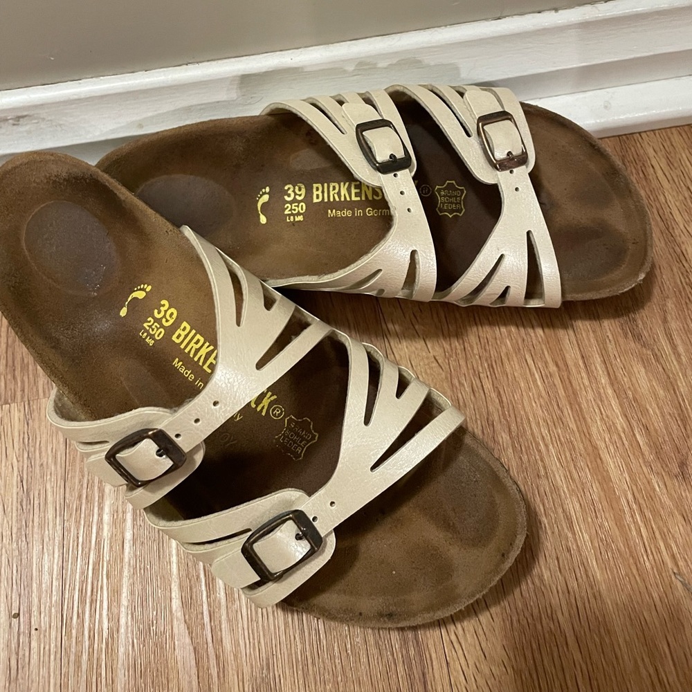 Tan Granada Birkenstock size 39 only worn 2 times! In great condition!